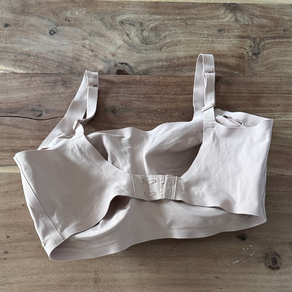 SKIMS | Naked Scoop Bralette/Bra | Sand | Wireless | L-DD - Picture 3 of 5